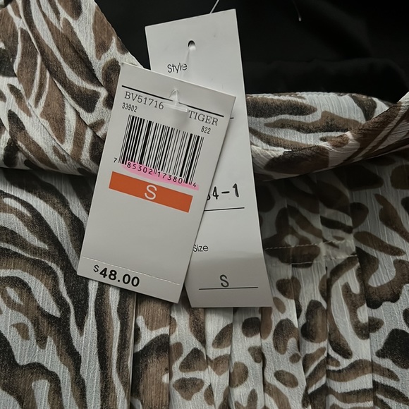 🚨4/$13🚨 Spense Blouse - Picture 4 of 6